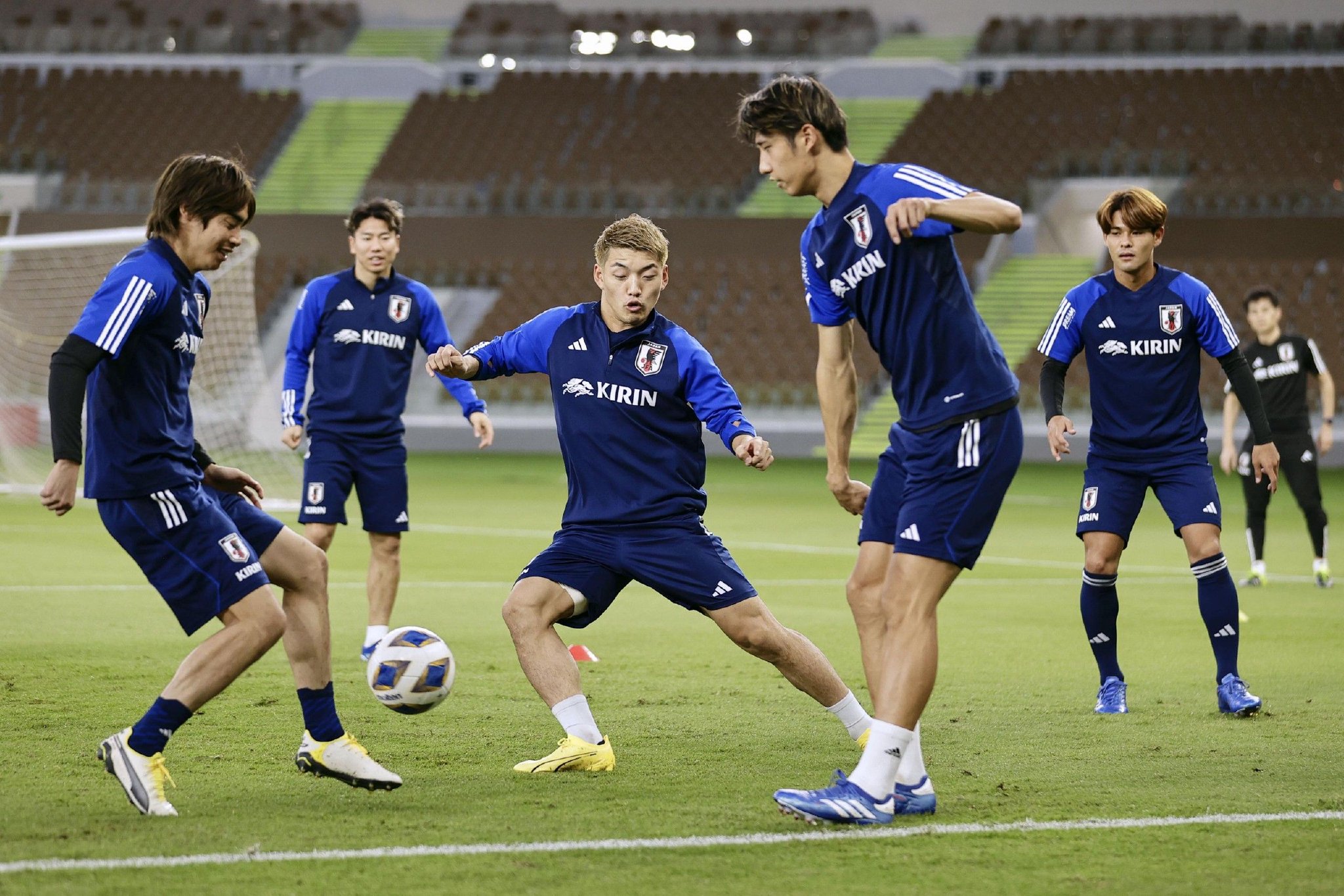 关于日本队力挫对手，成功晋级下一轮的信息