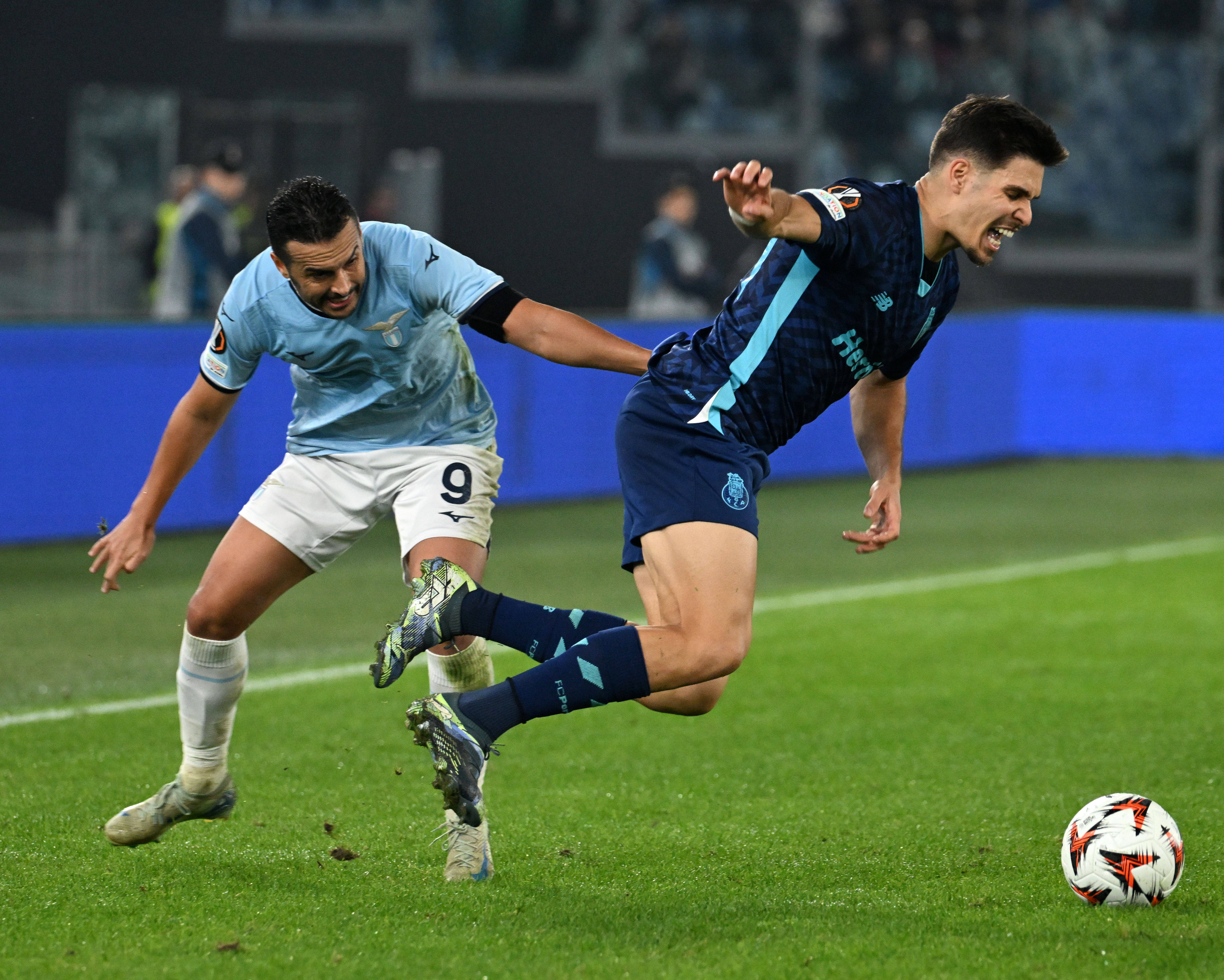 包含波尔多比斯塔主场大胜赫罗纳，展现实力的词条