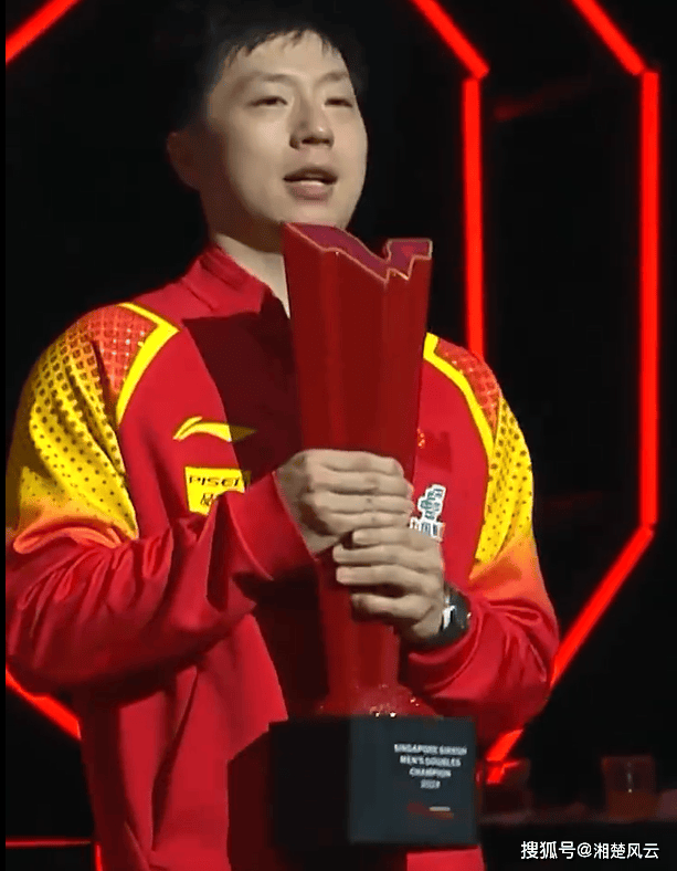 包含瑞典选手生龙活虎，不畏艰难夺得亚军领奖的词条