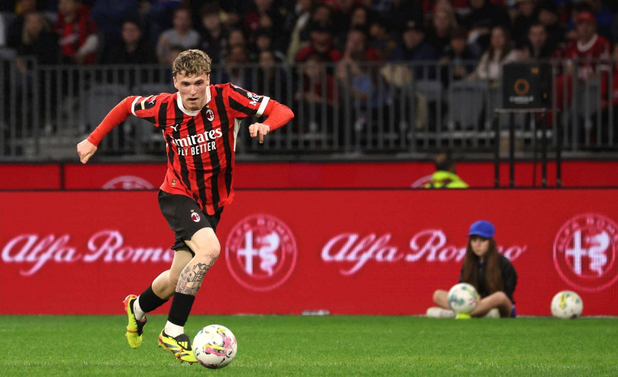 关于AC米兰客场告捷,领先优势扩大的信息 关于AC米兰客场告捷,领先优势扩大的信息