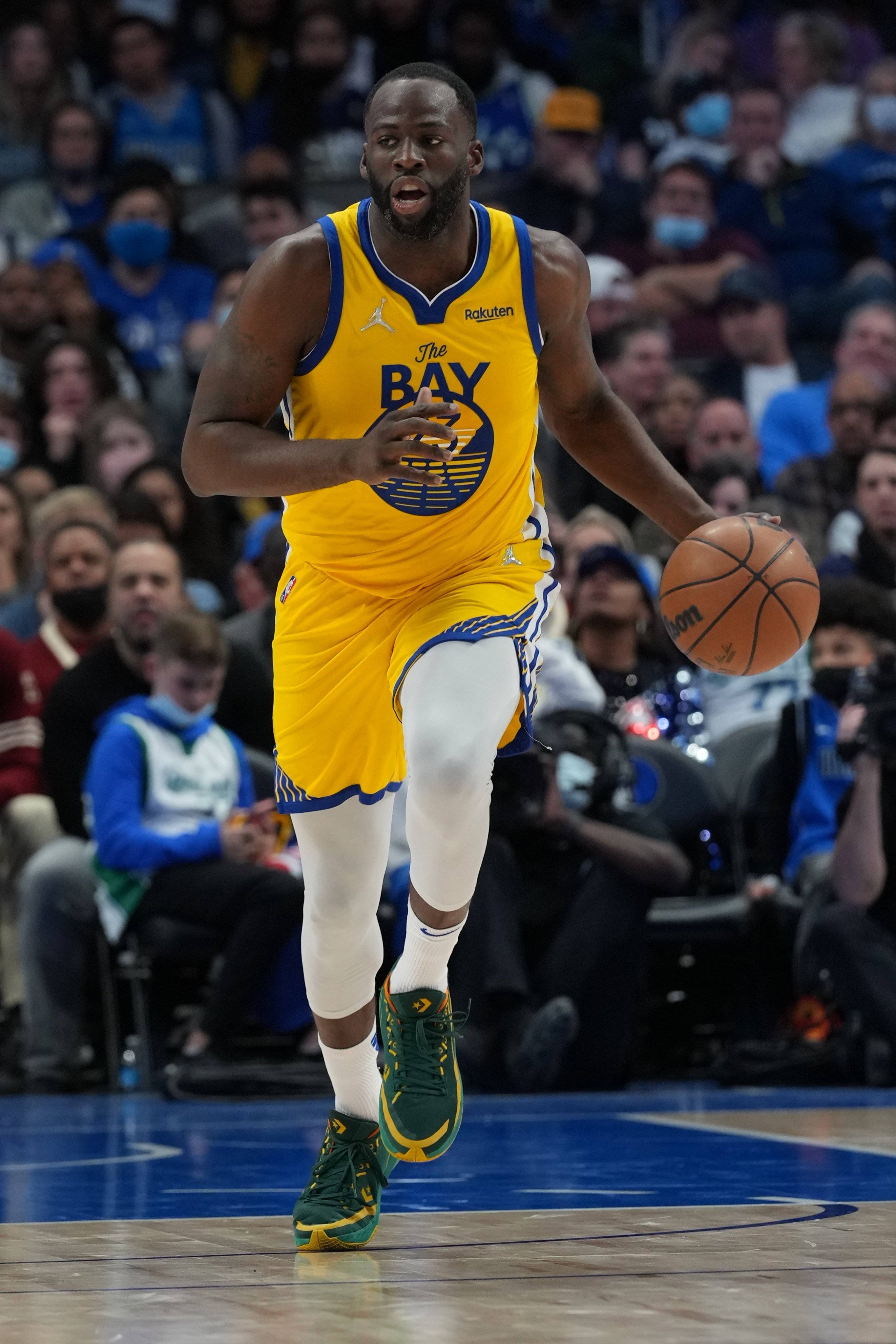 勇士队连续三战击败快船队,晋级西部决赛 勇士队连续三战击败快船队,晋级西部决赛