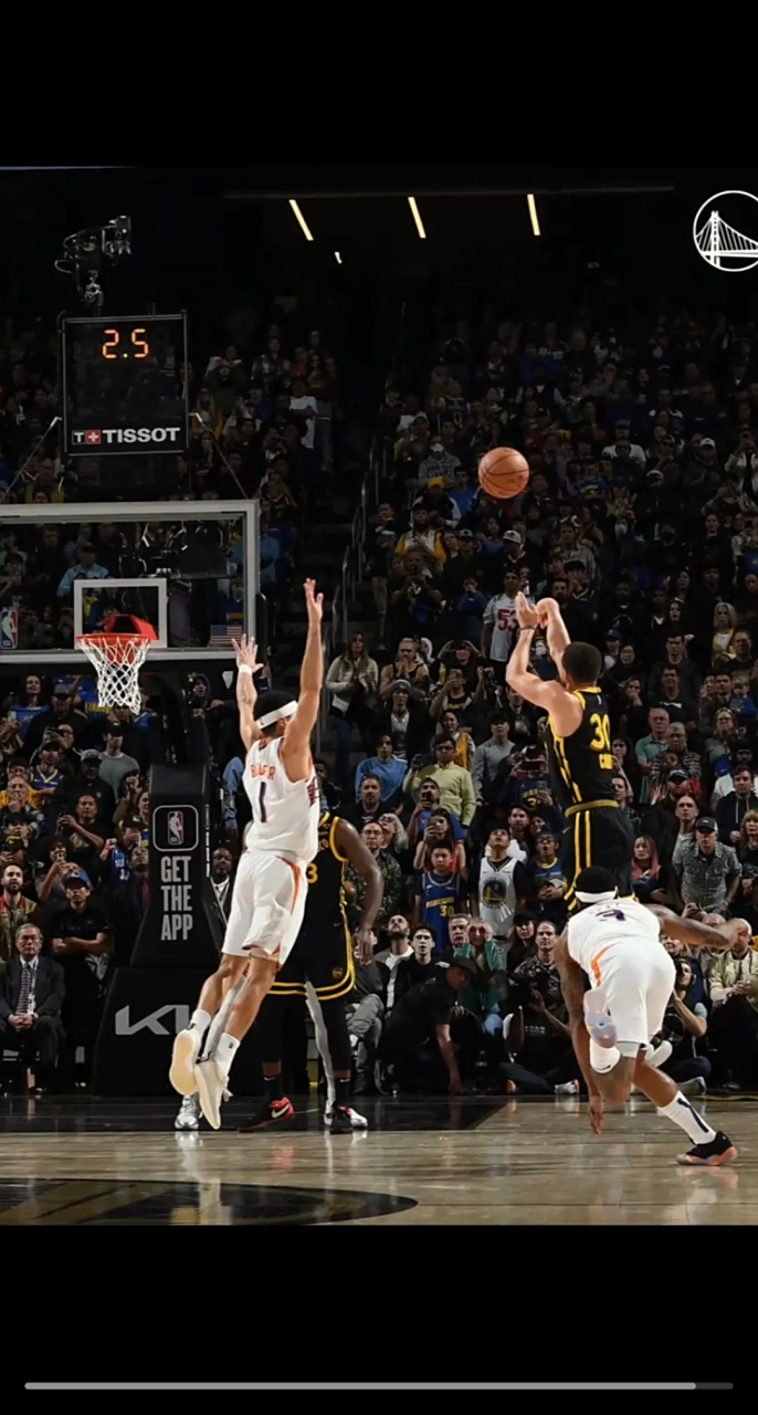 勇士队终场逆转，成功击败太阳队