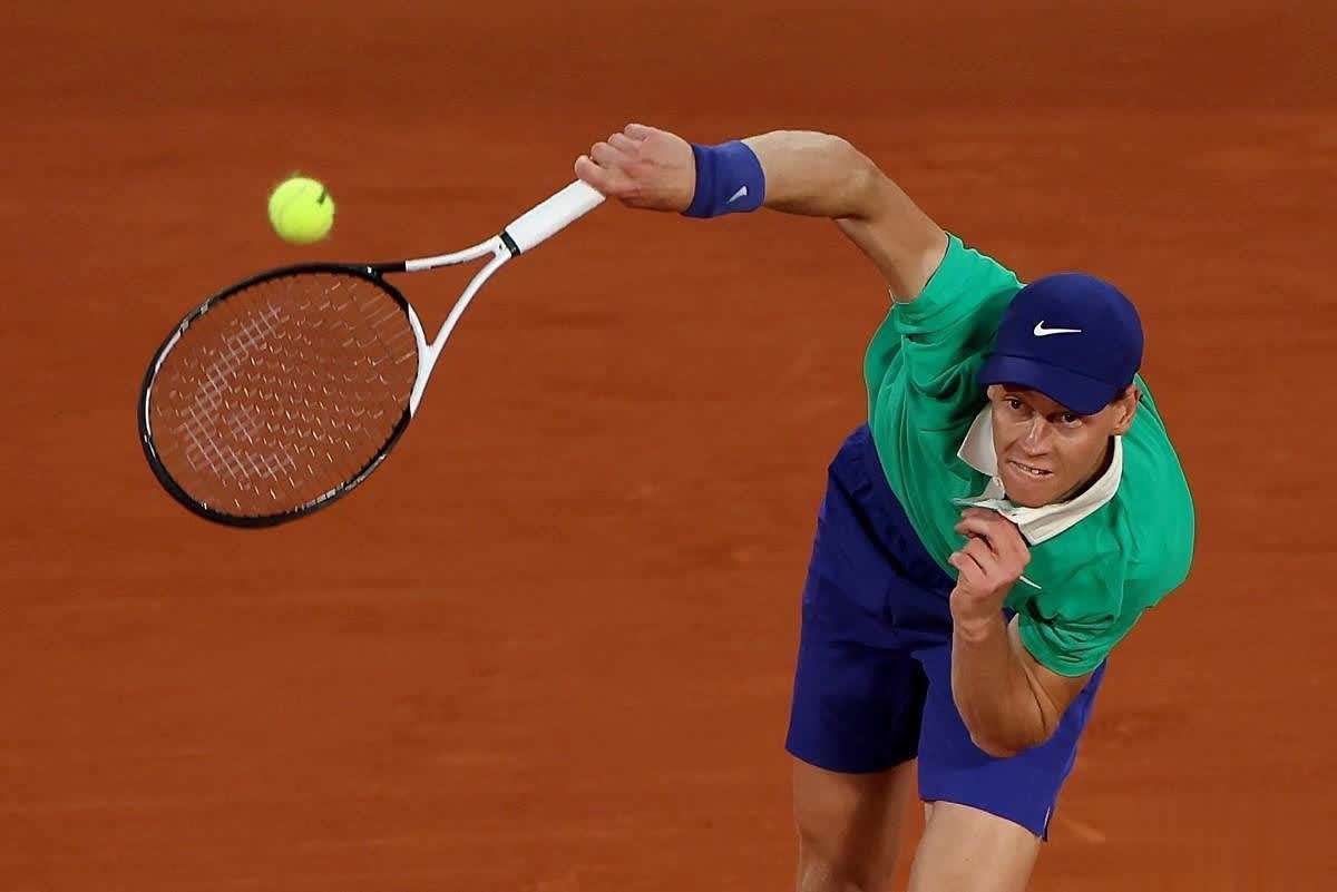 包含ATP总决赛险胜拉沃尔杯，辛纳刷新纪录的词条