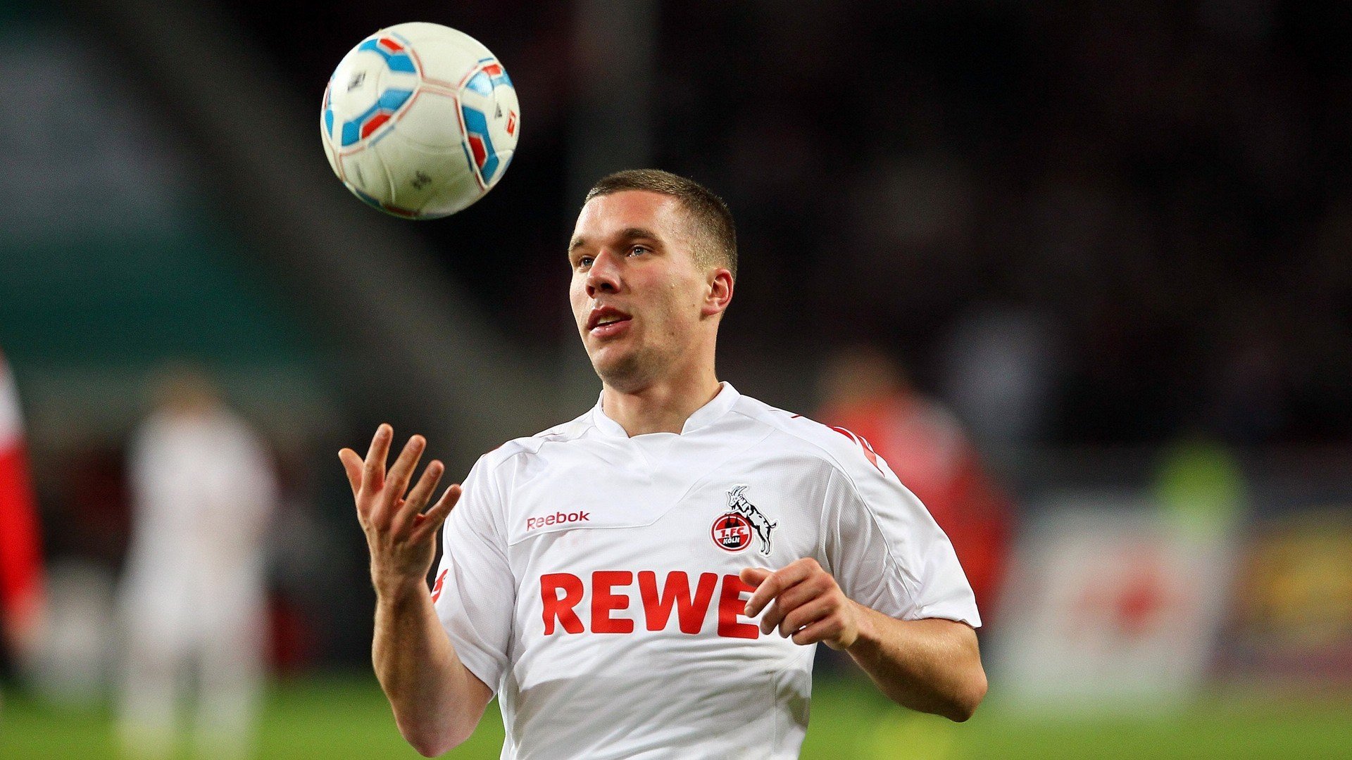 红牛绝地反击！拉塞尔点燃赛场，上演惊天逆袭